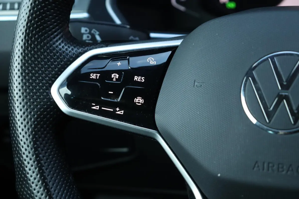 1.5 TSI / 2x R-Line / Virtual Cockpit / 150PK / Camera / Matrix LED / Keyless / 20"!