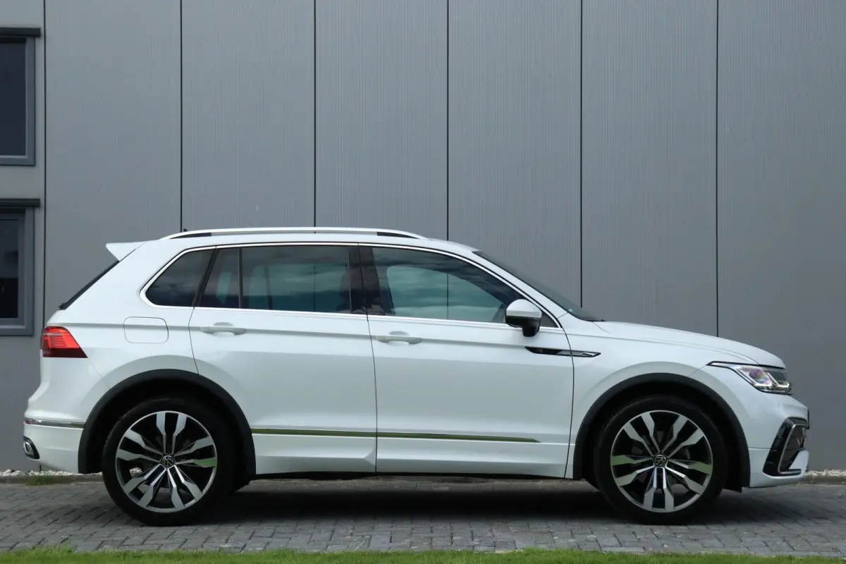 1.5 TSI / 2x R-Line / Virtual Cockpit / 150PK / Camera / Matrix LED / Keyless / 20"!