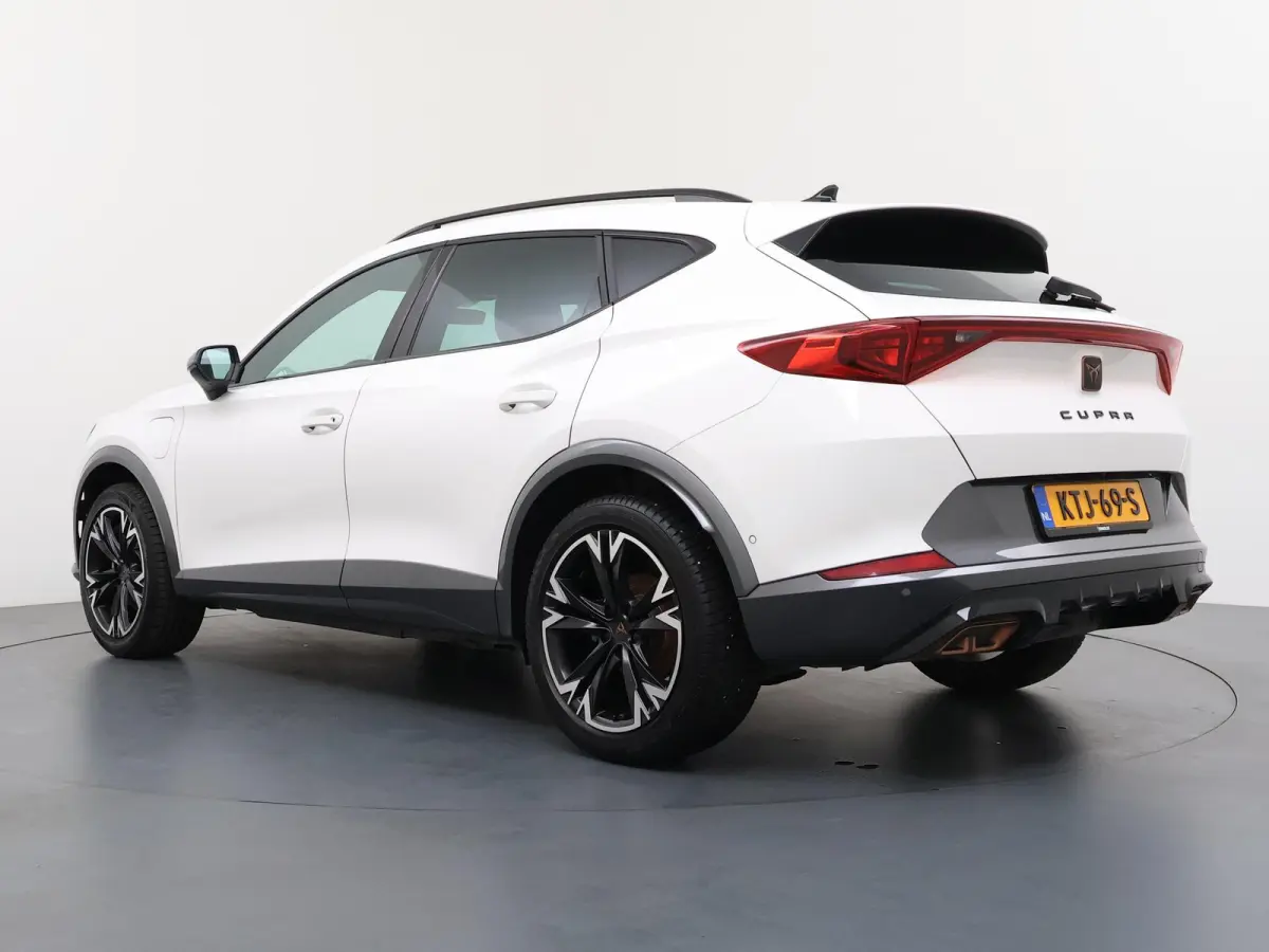 1.4 e-Hybrid Business Edition | Adapt. Cruise | Parkeercamera | Stoelverw. |
