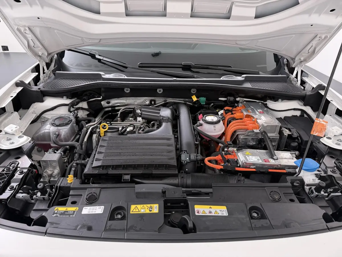 1.4 e-Hybrid Business Edition | Adapt. Cruise | Parkeercamera | Stoelverw. |