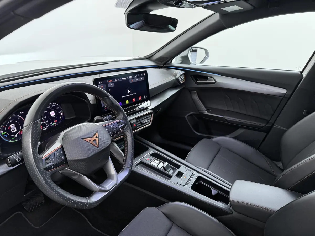 1.4 e-Hybrid Business Edition | Adapt. Cruise | Parkeercamera | Stoelverw. |