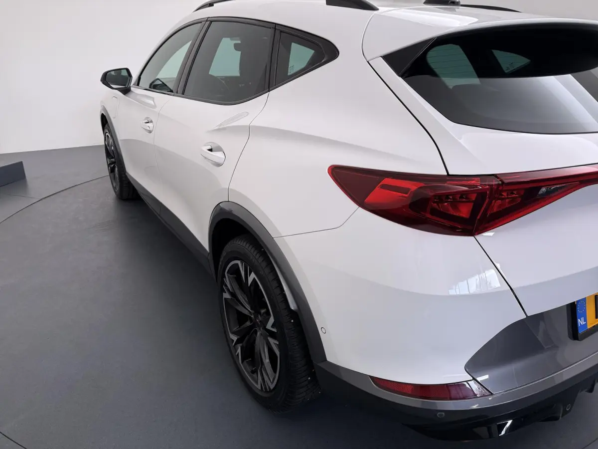 1.4 e-Hybrid Business Edition | Adapt. Cruise | Parkeercamera | Stoelverw. |