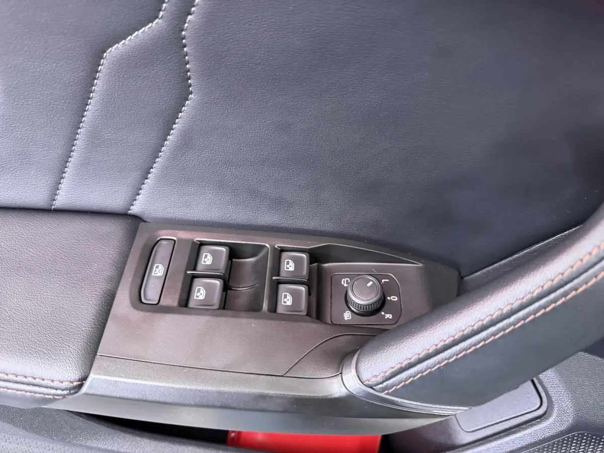 1.4 e-Hybrid Business Edition | Adapt. Cruise | Parkeercamera | Stoelverw. |