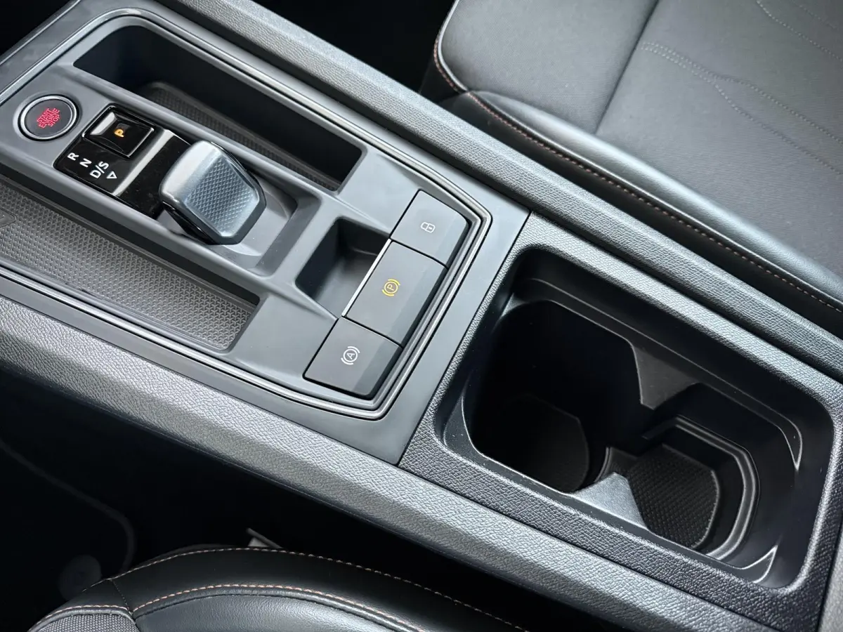 1.4 e-Hybrid Business Edition | Adapt. Cruise | Parkeercamera | Stoelverw. |
