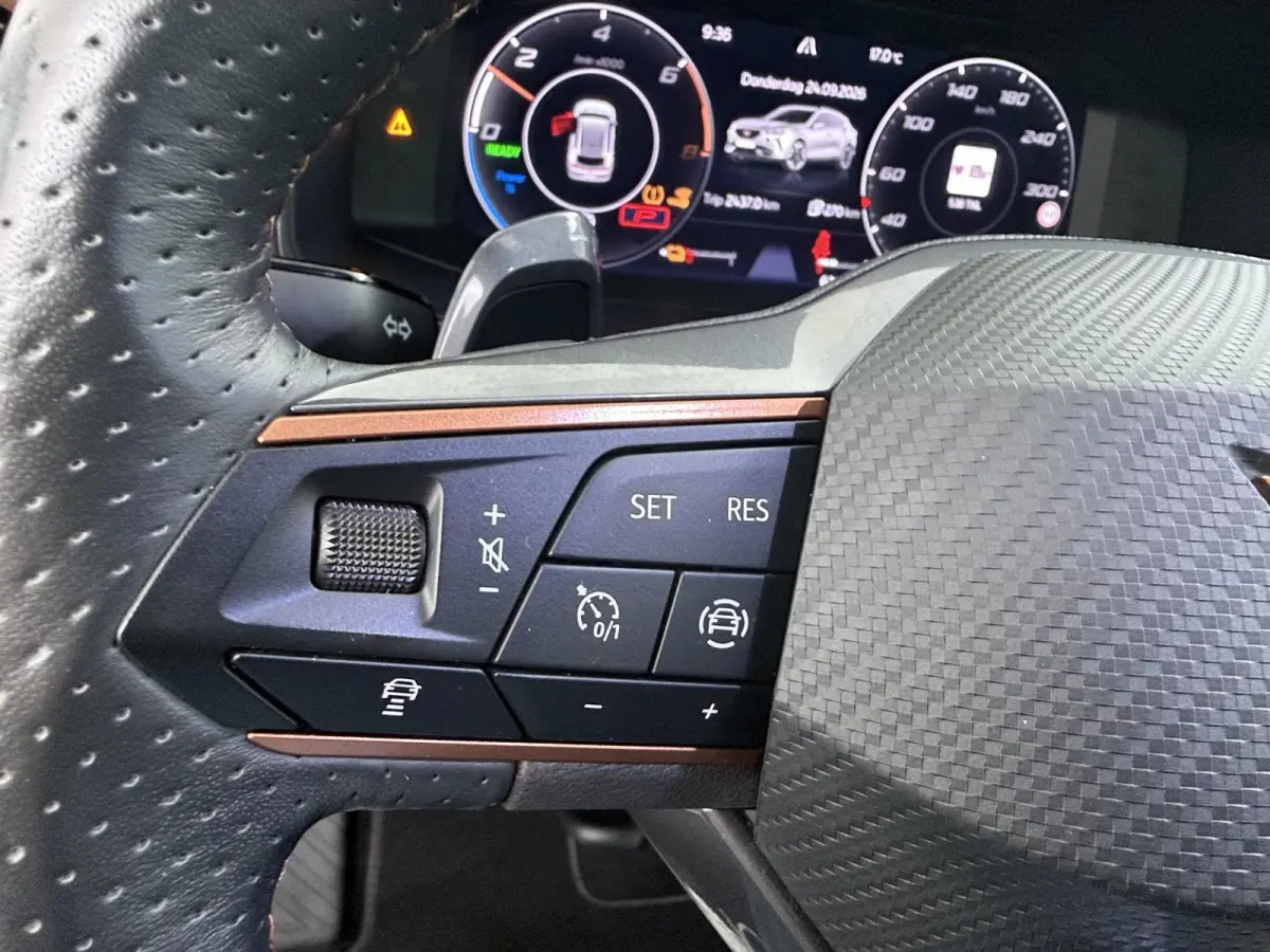 1.4 e-Hybrid Business Edition | Adapt. Cruise | Parkeercamera | Stoelverw. |
