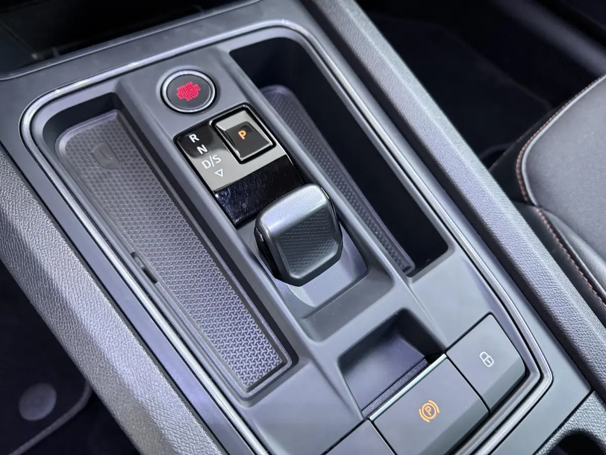 1.4 e-Hybrid Business Edition | Adapt. Cruise | Parkeercamera | Stoelverw. |
