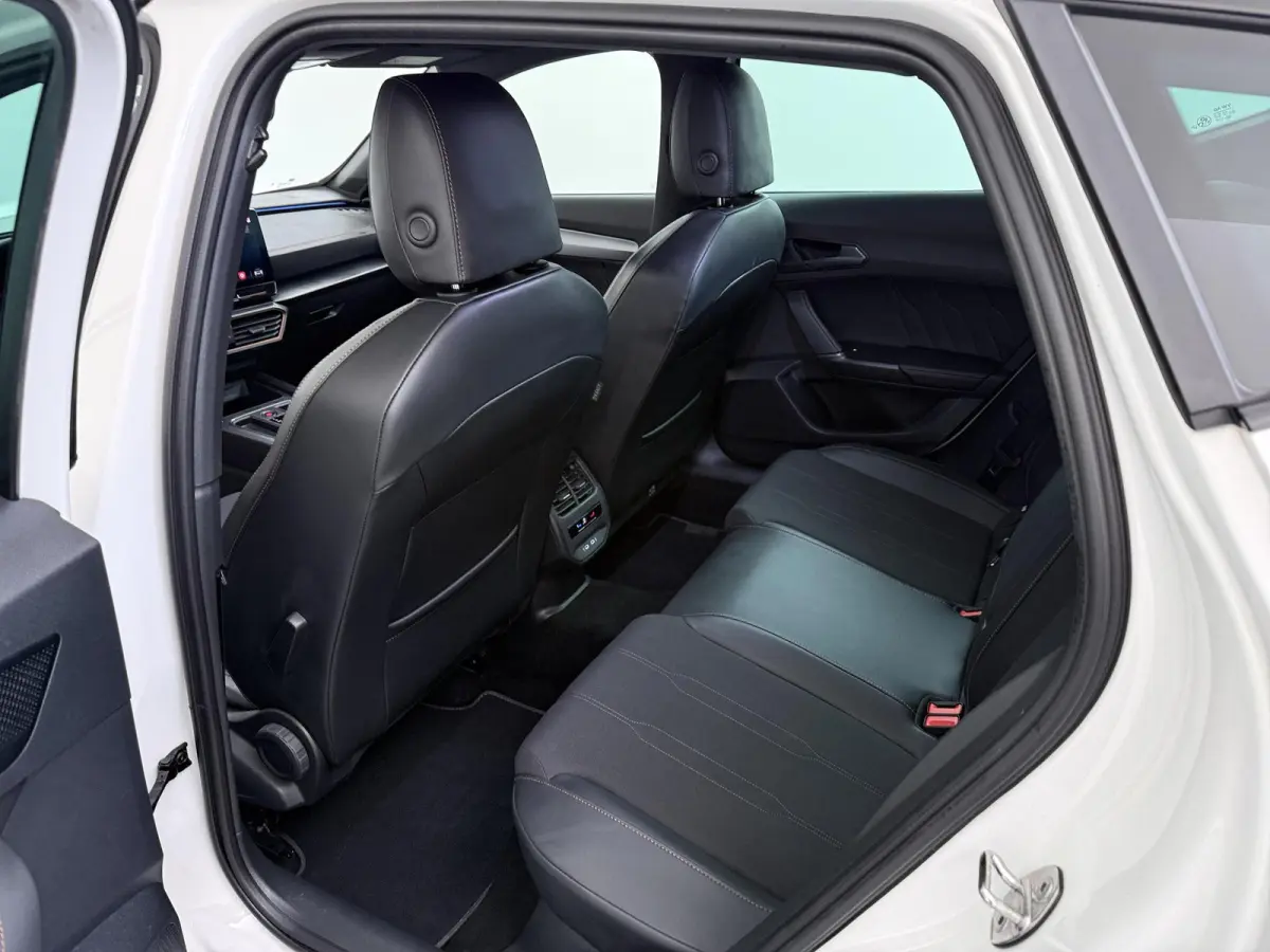 1.4 e-Hybrid Business Edition | Adapt. Cruise | Parkeercamera | Stoelverw. |