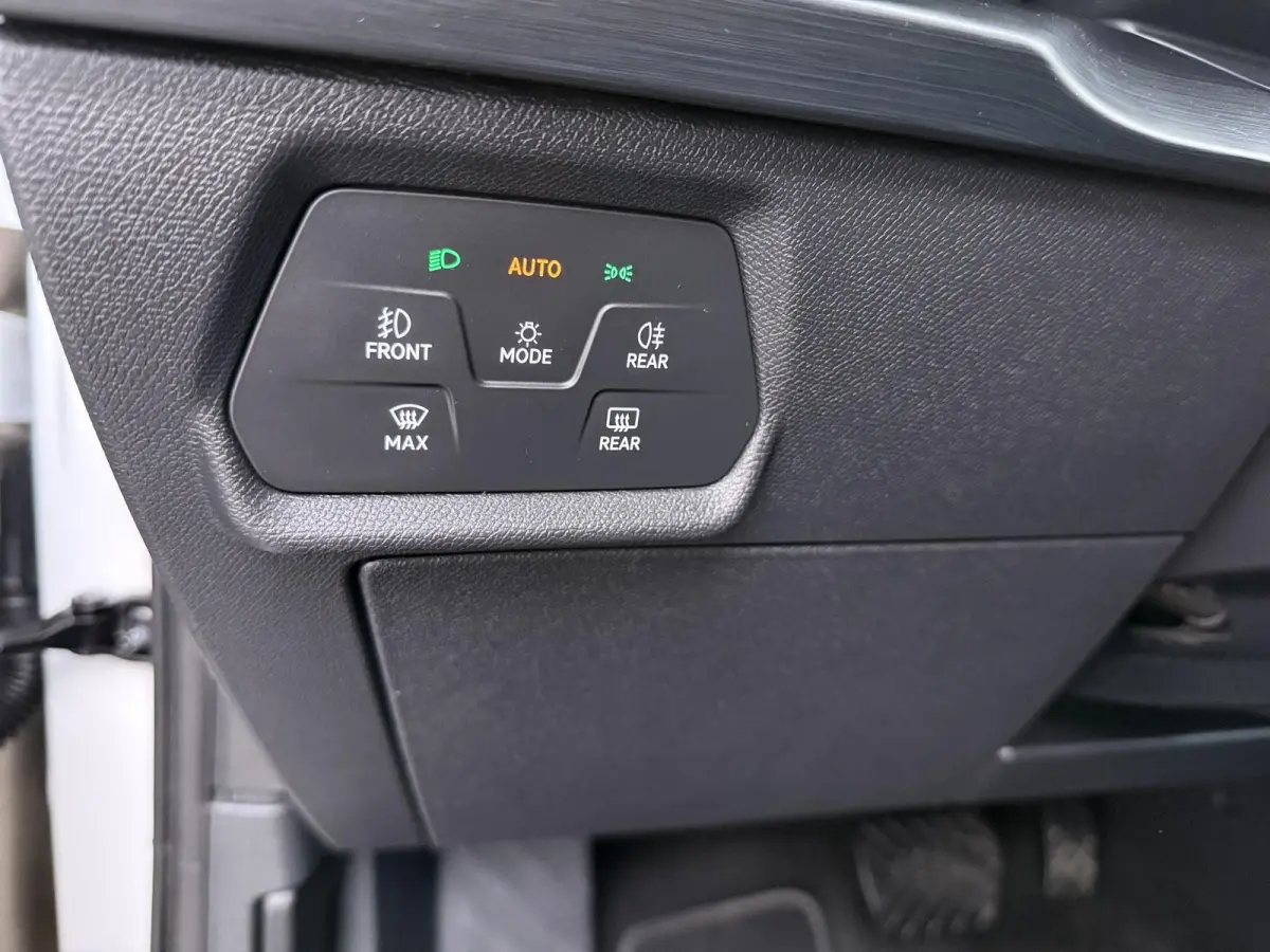 1.4 e-Hybrid Business Edition | Adapt. Cruise | Parkeercamera | Stoelverw. |