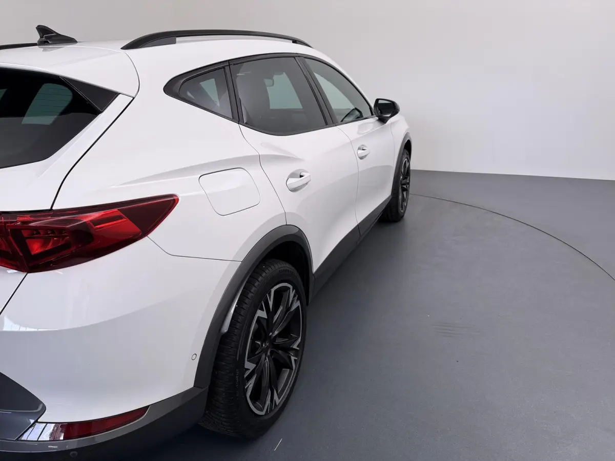 1.4 e-Hybrid Business Edition | Adapt. Cruise | Parkeercamera | Stoelverw. |