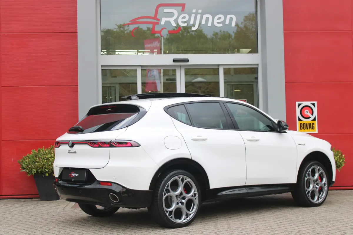 1.3T 280PK PHEV VELOCE | PANORAMISCH SCHUIF/KANTEL DAK | PREMIUM PACK: LEDEREN BEKLEDING/GEVENTILEERDE VOORSTOELEN/4-VOUDIG ELEKTRISCH VERSTELBARE LENDESTEUN VOORSTOELEN/HOOGGLANS ZWARTE RAA