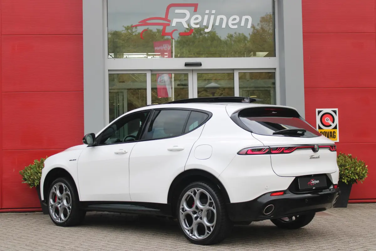 1.3T 280PK PHEV VELOCE | PANORAMISCH SCHUIF/KANTEL DAK | PREMIUM PACK: LEDEREN BEKLEDING/GEVENTILEERDE VOORSTOELEN/4-VOUDIG ELEKTRISCH VERSTELBARE LENDESTEUN VOORSTOELEN/HOOGGLANS ZWARTE RAA