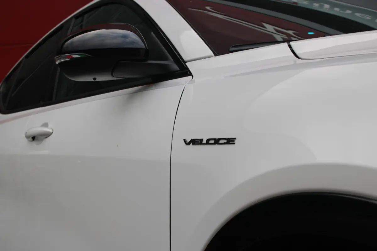 1.3T 280PK PHEV VELOCE | PANORAMISCH SCHUIF/KANTEL DAK | PREMIUM PACK: LEDEREN BEKLEDING/GEVENTILEERDE VOORSTOELEN/4-VOUDIG ELEKTRISCH VERSTELBARE LENDESTEUN VOORSTOELEN/HOOGGLANS ZWARTE RAA