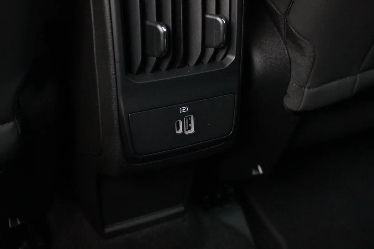 1.3T 280PK PHEV VELOCE | PANORAMISCH SCHUIF/KANTEL DAK | PREMIUM PACK: LEDEREN BEKLEDING/GEVENTILEERDE VOORSTOELEN/4-VOUDIG ELEKTRISCH VERSTELBARE LENDESTEUN VOORSTOELEN/HOOGGLANS ZWARTE RAA