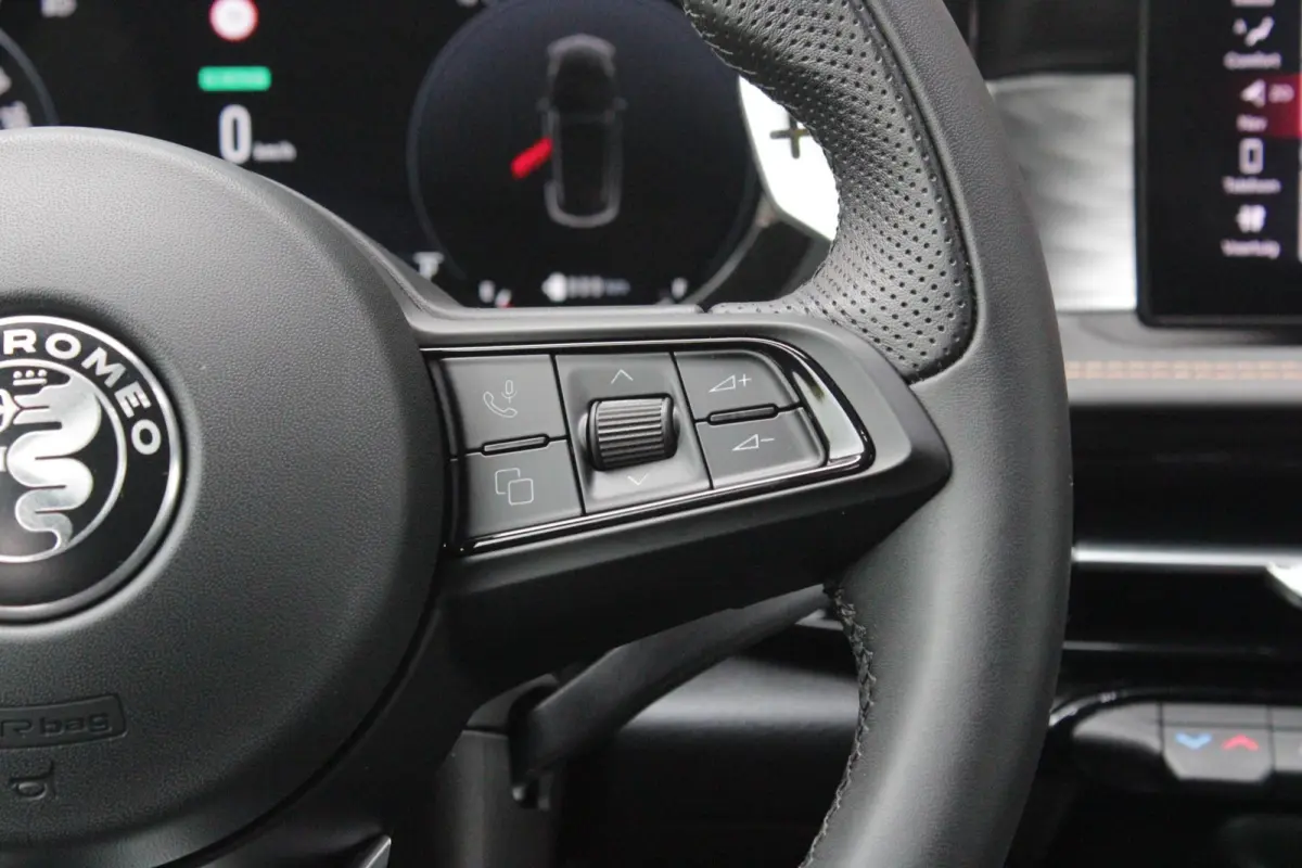 1.3T 280PK PHEV VELOCE | PANORAMISCH SCHUIF/KANTEL DAK | PREMIUM PACK: LEDEREN BEKLEDING/GEVENTILEERDE VOORSTOELEN/4-VOUDIG ELEKTRISCH VERSTELBARE LENDESTEUN VOORSTOELEN/HOOGGLANS ZWARTE RAA