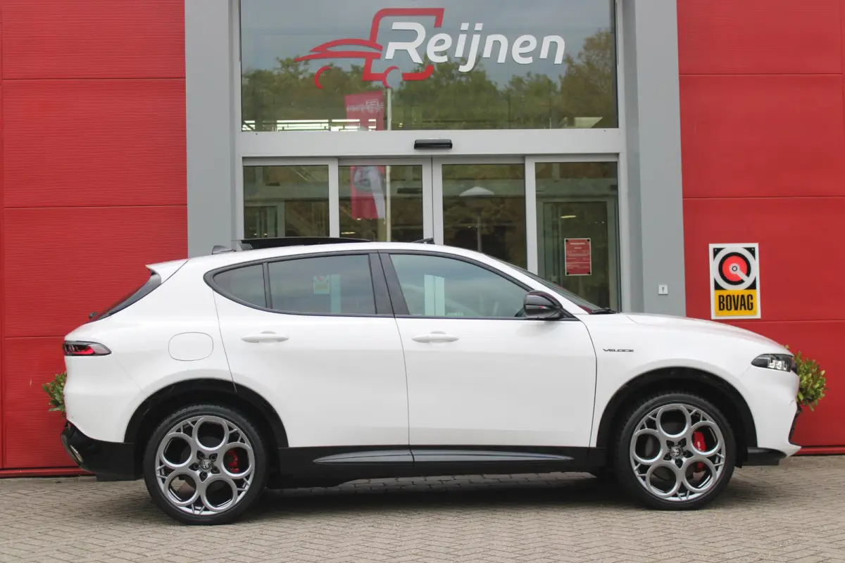 1.3T 280PK PHEV VELOCE | PANORAMISCH SCHUIF/KANTEL DAK | PREMIUM PACK: LEDEREN BEKLEDING/GEVENTILEERDE VOORSTOELEN/4-VOUDIG ELEKTRISCH VERSTELBARE LENDESTEUN VOORSTOELEN/HOOGGLANS ZWARTE RAA