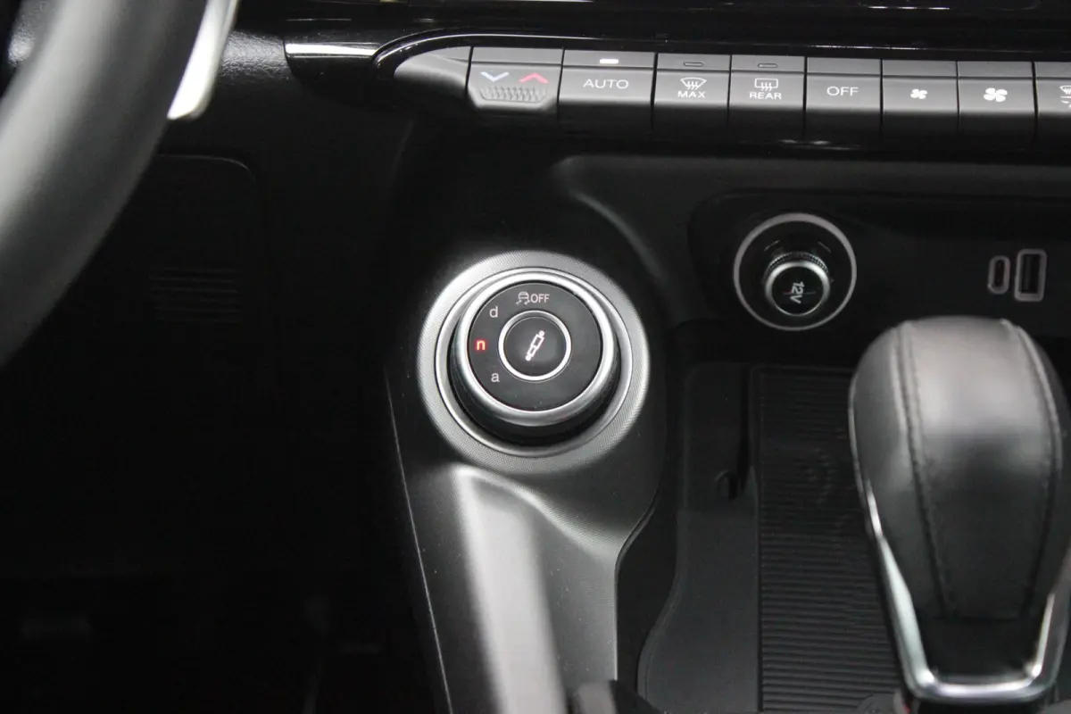 1.3T 280PK PHEV VELOCE | PANORAMISCH SCHUIF/KANTEL DAK | PREMIUM PACK: LEDEREN BEKLEDING/GEVENTILEERDE VOORSTOELEN/4-VOUDIG ELEKTRISCH VERSTELBARE LENDESTEUN VOORSTOELEN/HOOGGLANS ZWARTE RAA