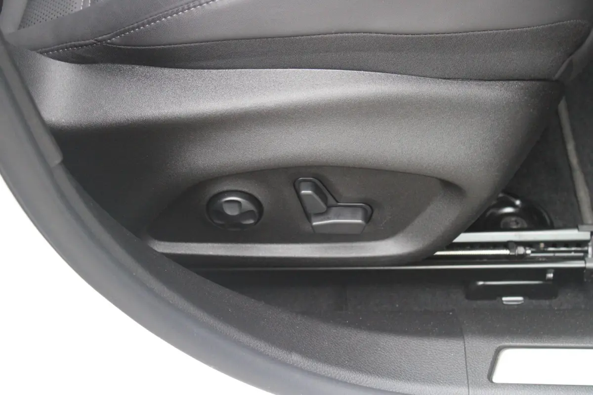 1.3T 280PK PHEV VELOCE | PANORAMISCH SCHUIF/KANTEL DAK | PREMIUM PACK: LEDEREN BEKLEDING/GEVENTILEERDE VOORSTOELEN/4-VOUDIG ELEKTRISCH VERSTELBARE LENDESTEUN VOORSTOELEN/HOOGGLANS ZWARTE RAA