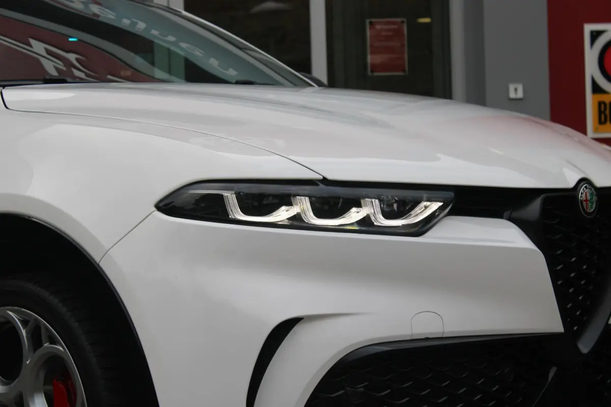 1.3T 280PK PHEV VELOCE | PANORAMISCH SCHUIF/KANTEL DAK | PREMIUM PACK: LEDEREN BEKLEDING/GEVENTILEERDE VOORSTOELEN/4-VOUDIG ELEKTRISCH VERSTELBARE LENDESTEUN VOORSTOELEN/HOOGGLANS ZWARTE RAA