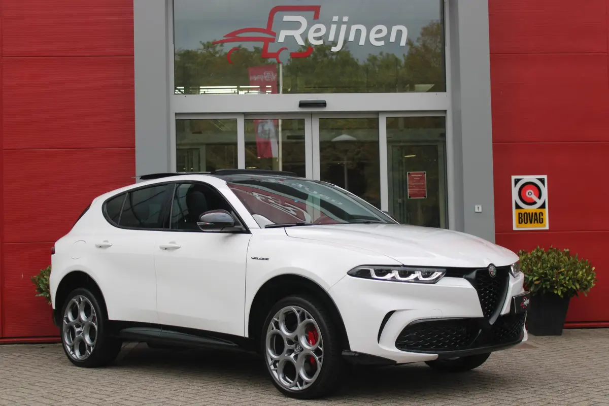 1.3T 280PK PHEV VELOCE | PANORAMISCH SCHUIF/KANTEL DAK | PREMIUM PACK: LEDEREN BEKLEDING/GEVENTILEERDE VOORSTOELEN/4-VOUDIG ELEKTRISCH VERSTELBARE LENDESTEUN VOORSTOELEN/HOOGGLANS ZWARTE RAA