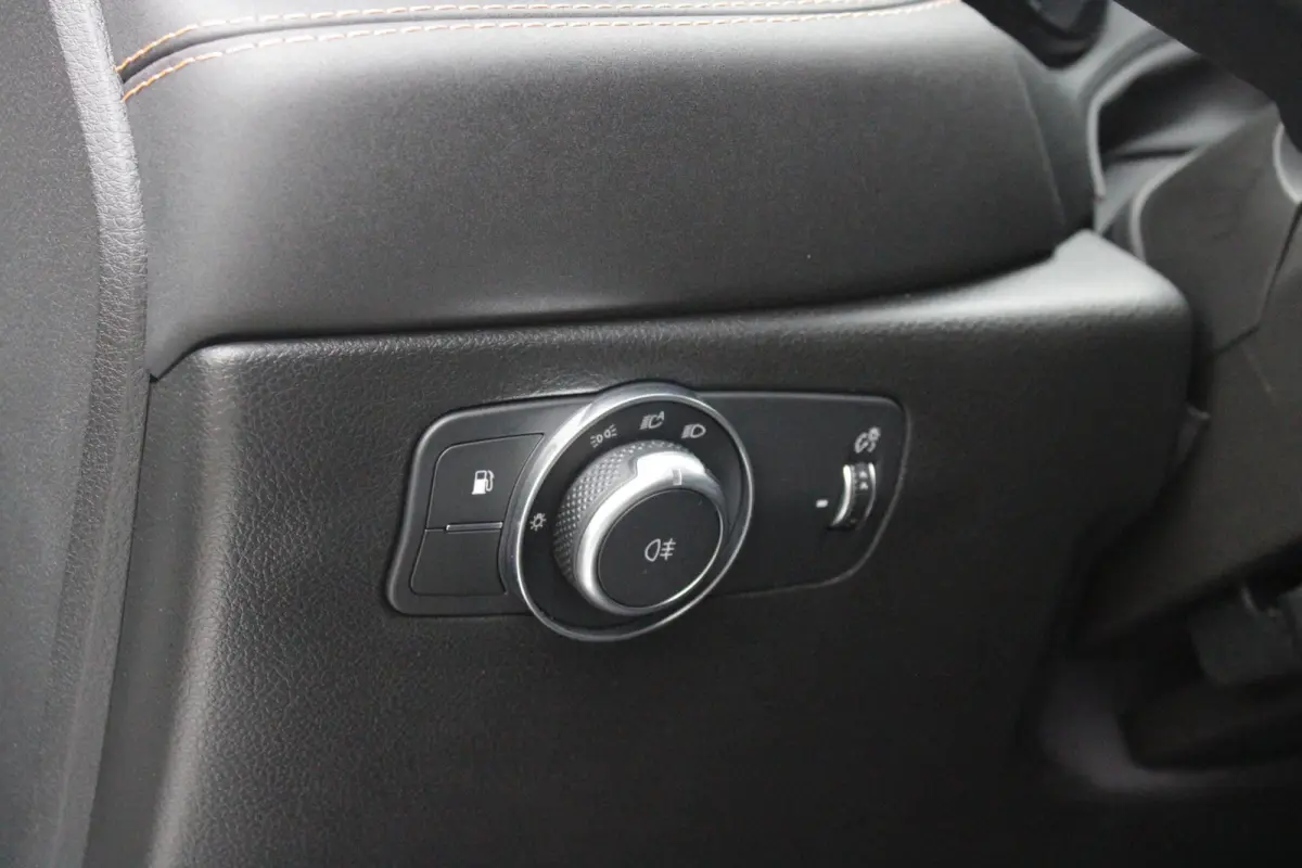 1.3T 280PK PHEV VELOCE | PANORAMISCH SCHUIF/KANTEL DAK | PREMIUM PACK: LEDEREN BEKLEDING/GEVENTILEERDE VOORSTOELEN/4-VOUDIG ELEKTRISCH VERSTELBARE LENDESTEUN VOORSTOELEN/HOOGGLANS ZWARTE RAA