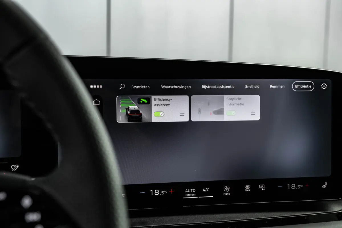 S edition 83 kWh / 252 pk | Adaptive air suspension | Adaptive cruise control | Audi sound system