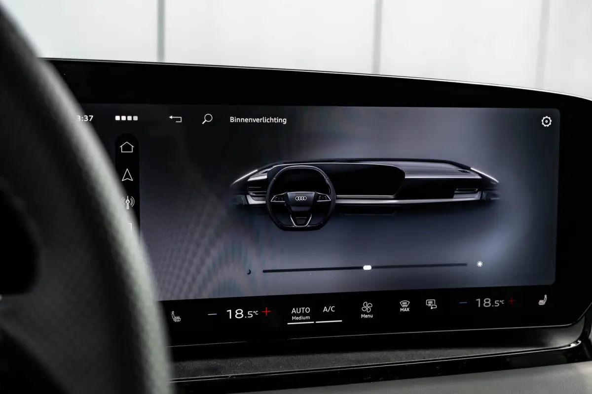 S edition 83 kWh / 252 pk | Adaptive air suspension | Adaptive cruise control | Audi sound system