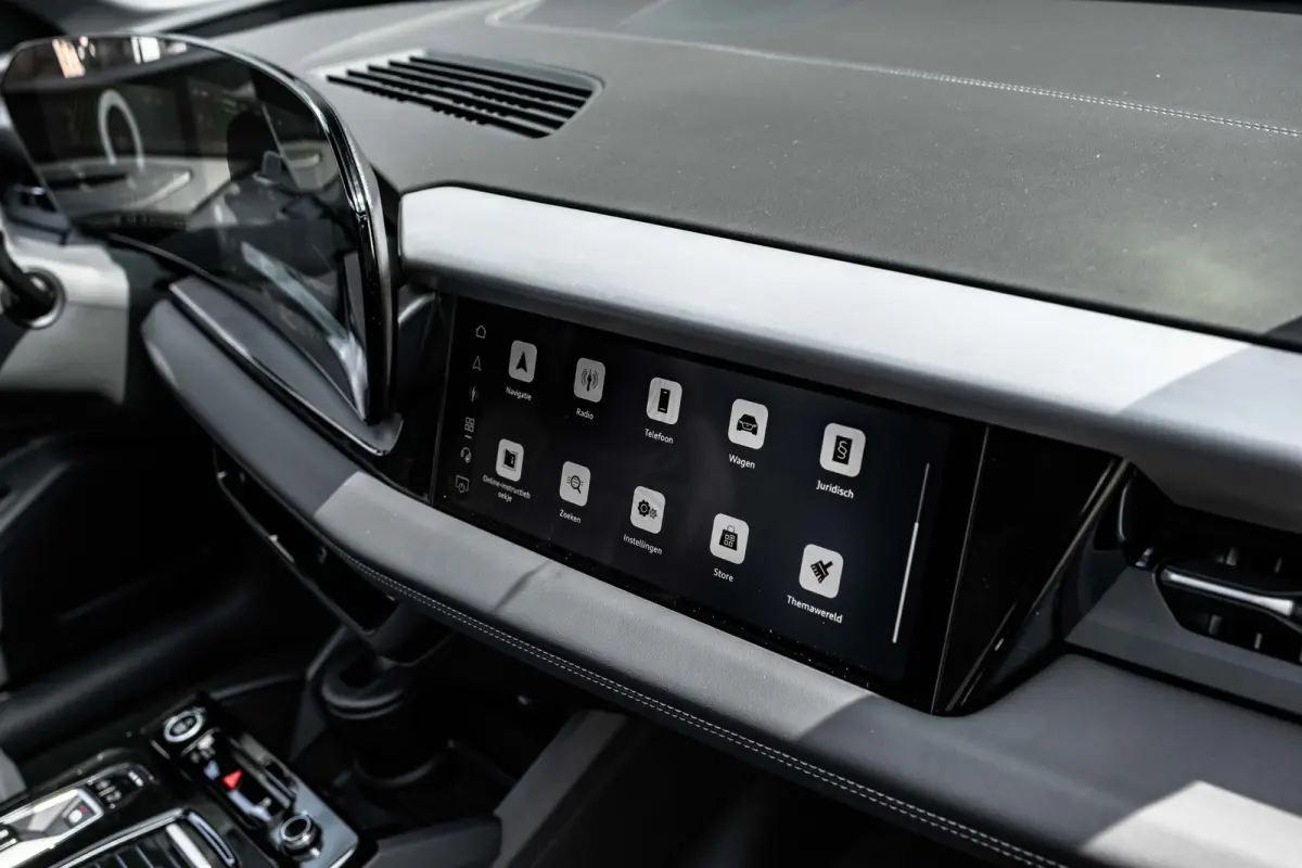 S edition 83 kWh / 252 pk | Adaptive air suspension | Adaptive cruise control | Audi sound system