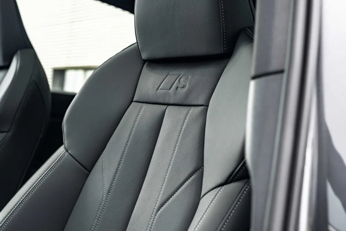 S edition 83 kWh / 252 pk | Adaptive air suspension | Adaptive cruise control | Audi sound system
