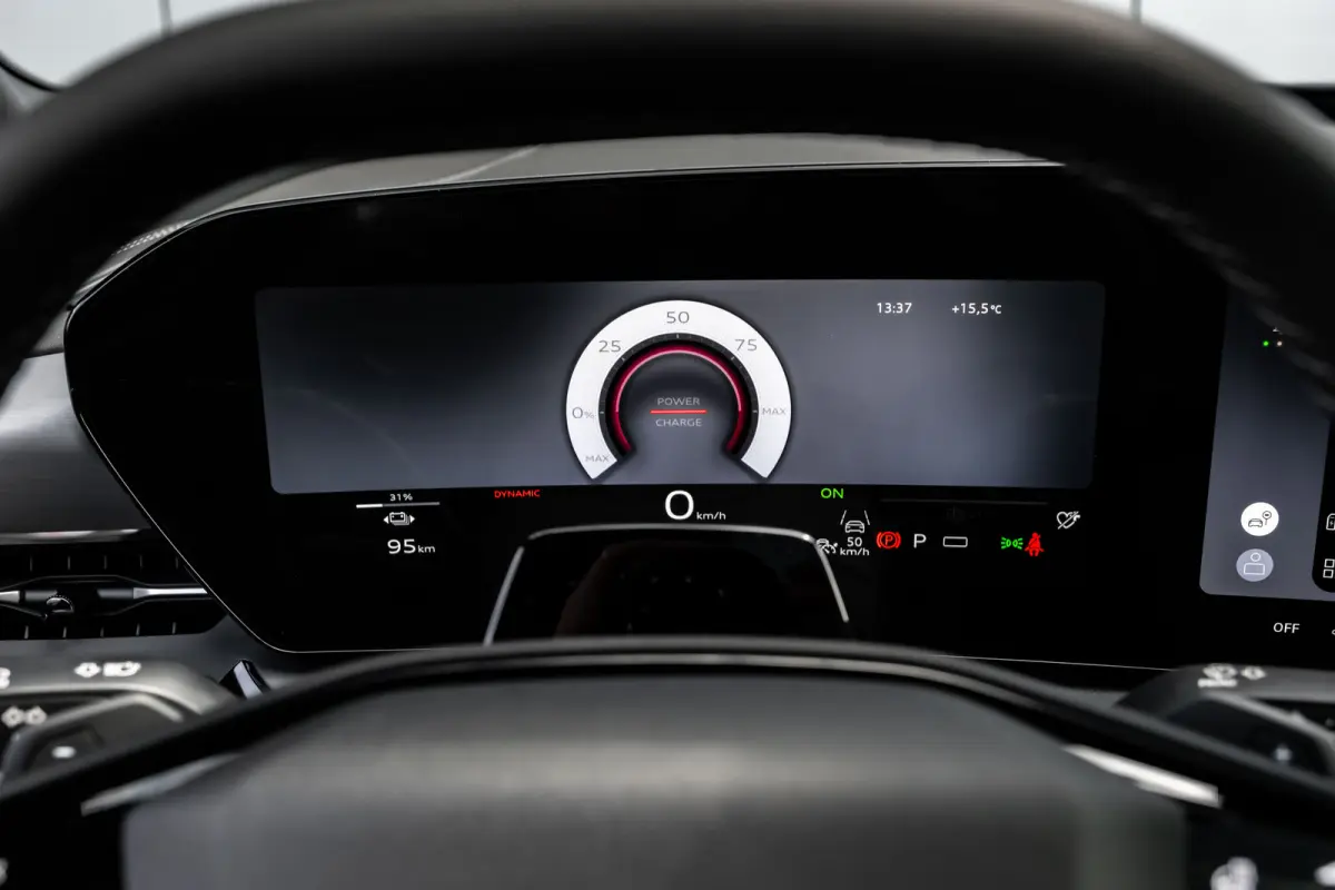 S edition 83 kWh / 252 pk | Adaptive air suspension | Adaptive cruise control | Audi sound system