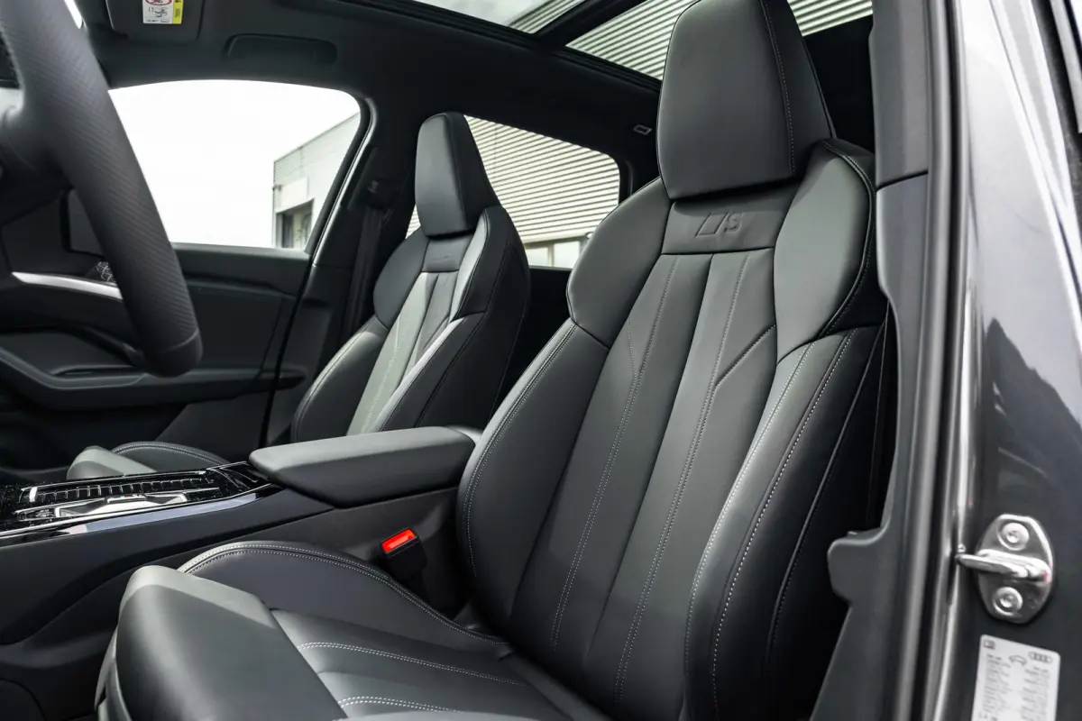 S edition 83 kWh / 252 pk | Adaptive air suspension | Adaptive cruise control | Audi sound system