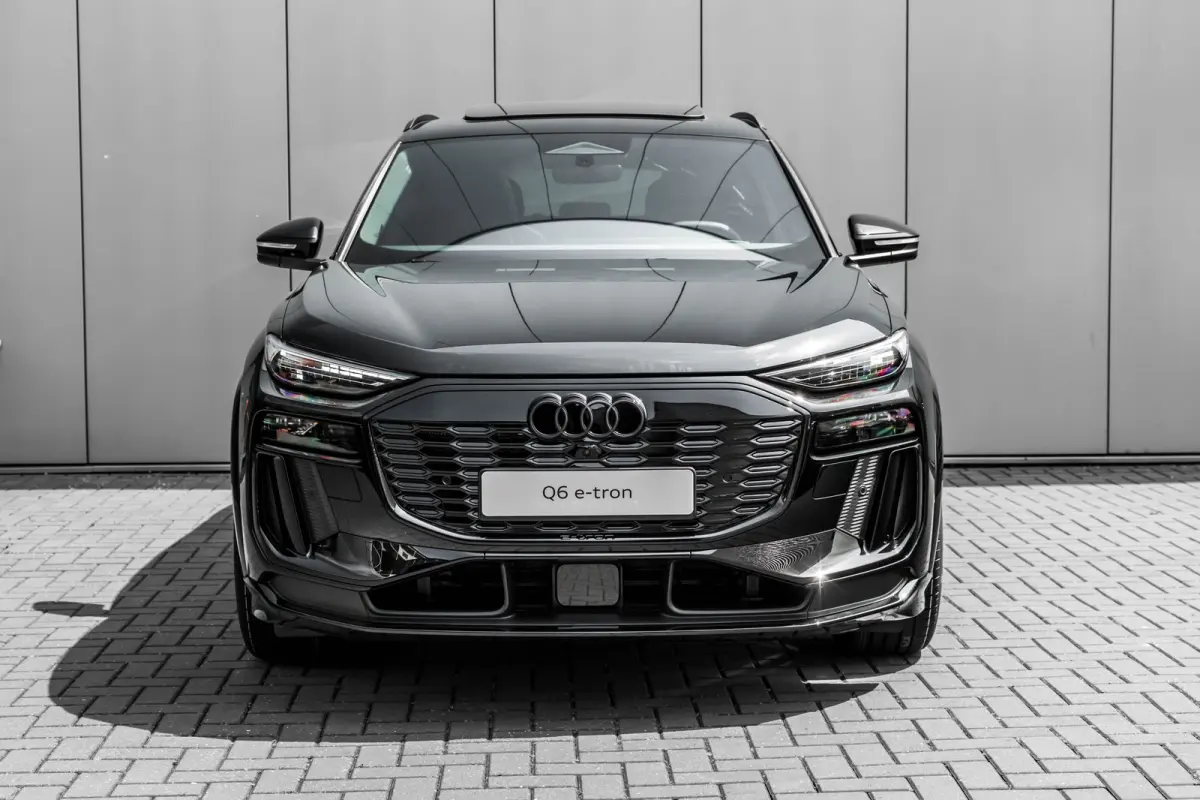 S edition 83 kWh / 252 pk | Adaptive air suspension | Adaptive cruise control | Audi sound system