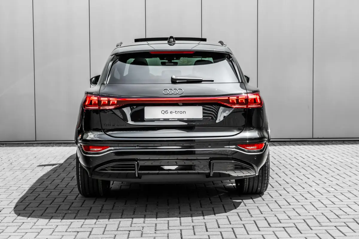 S edition 83 kWh / 252 pk | Adaptive air suspension | Adaptive cruise control | Audi sound system