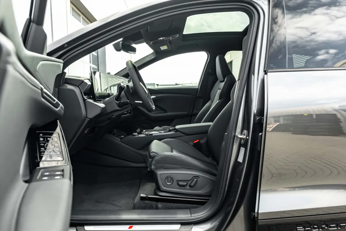 S edition 83 kWh / 252 pk | Adaptive air suspension | Adaptive cruise control | Audi sound system