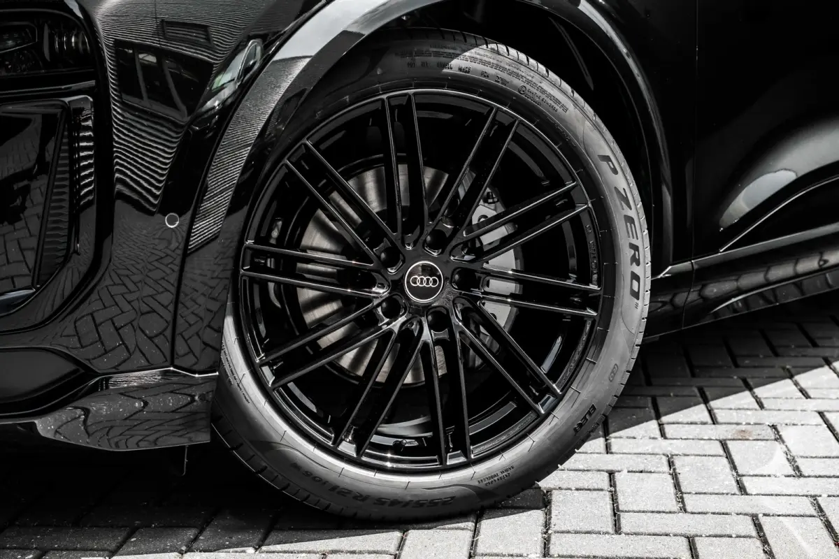 S edition 83 kWh / 252 pk | Adaptive air suspension | Adaptive cruise control | Audi sound system
