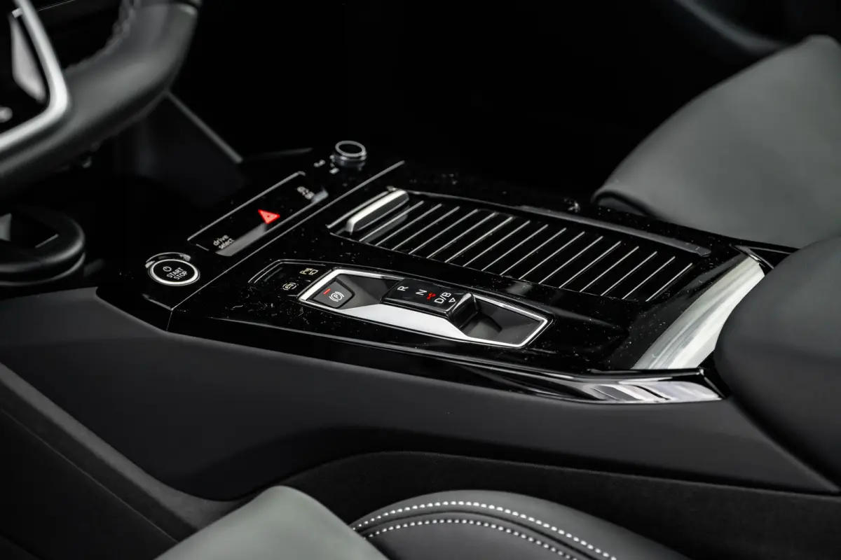 S edition 83 kWh / 252 pk | Adaptive air suspension | Adaptive cruise control | Audi sound system