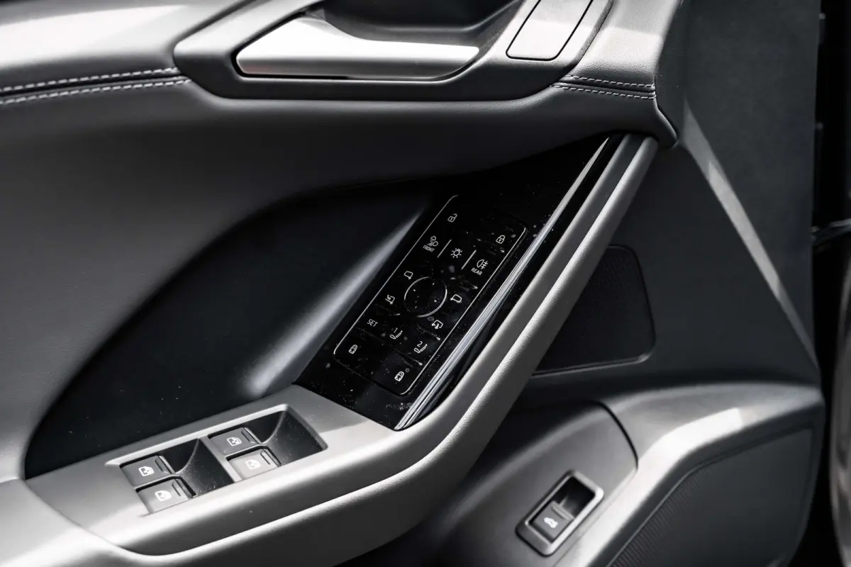 S edition 83 kWh / 252 pk | Adaptive air suspension | Adaptive cruise control | Audi sound system
