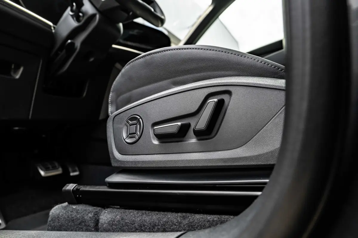 S edition 83 kWh / 252 pk | Adaptive air suspension | Adaptive cruise control | Audi sound system
