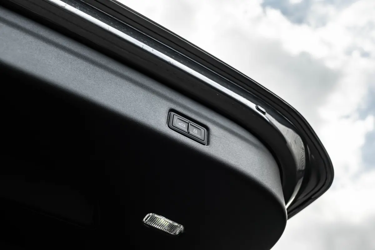 S edition 83 kWh / 252 pk | Adaptive air suspension | Adaptive cruise control | Audi sound system