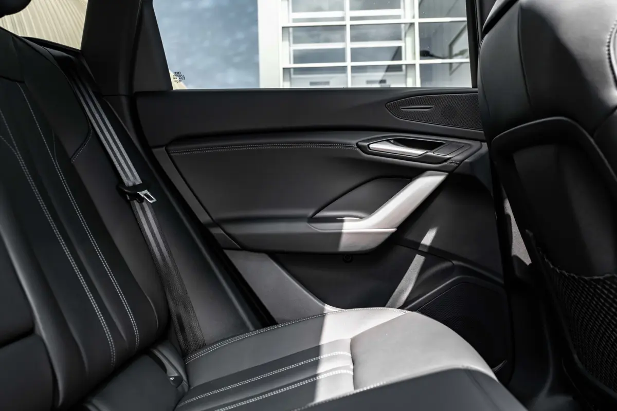 S edition 83 kWh / 252 pk | Adaptive air suspension | Adaptive cruise control | Audi sound system