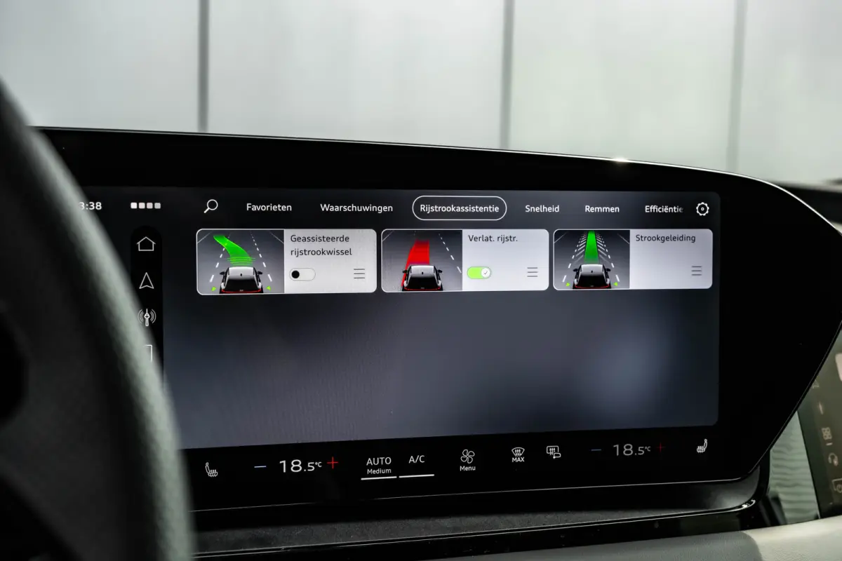 S edition 83 kWh / 252 pk | Adaptive air suspension | Adaptive cruise control | Audi sound system