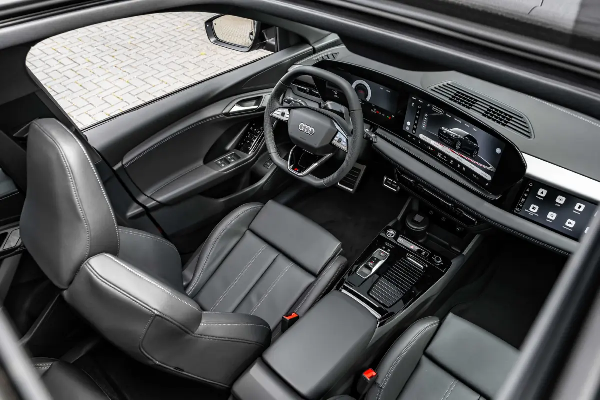 S edition 83 kWh / 252 pk | Adaptive air suspension | Adaptive cruise control | Audi sound system