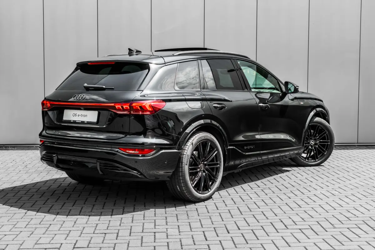 S edition 83 kWh / 252 pk | Adaptive air suspension | Adaptive cruise control | Audi sound system