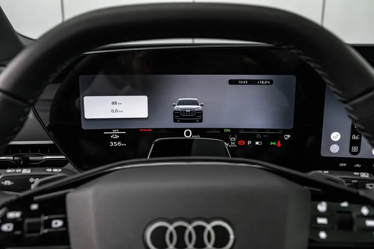 S edition 83 kWh / 252 pk | Adaptive air suspension | Adaptive cruise control | Audi sound system