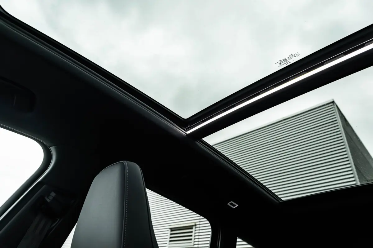 S edition 83 kWh / 252 pk | Adaptive air suspension | Adaptive cruise control | Audi sound system
