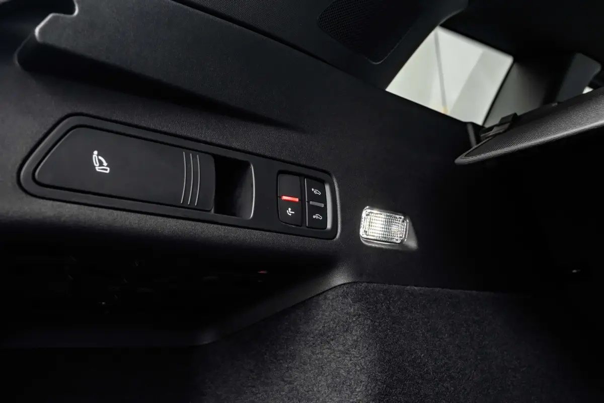 S edition 83 kWh / 252 pk | Adaptive air suspension | Adaptive cruise control | Audi sound system