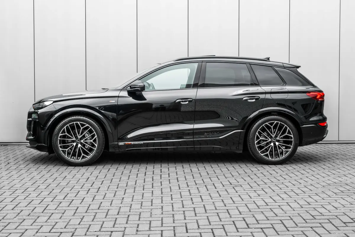 S edition 83 kWh / 252 pk | Adaptive air suspension | Adaptive cruise control | Audi sound system