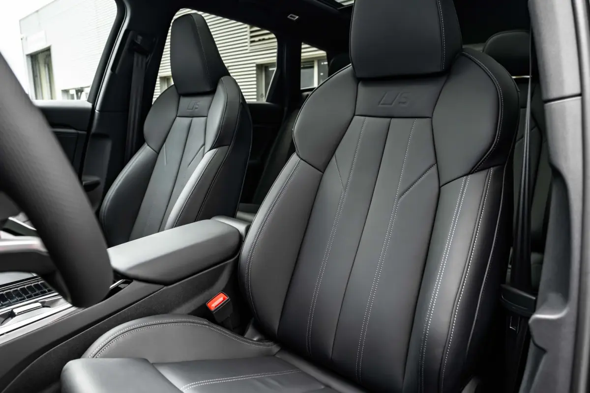 S edition 83 kWh / 252 pk | Adaptive air suspension | Adaptive cruise control | Audi sound system