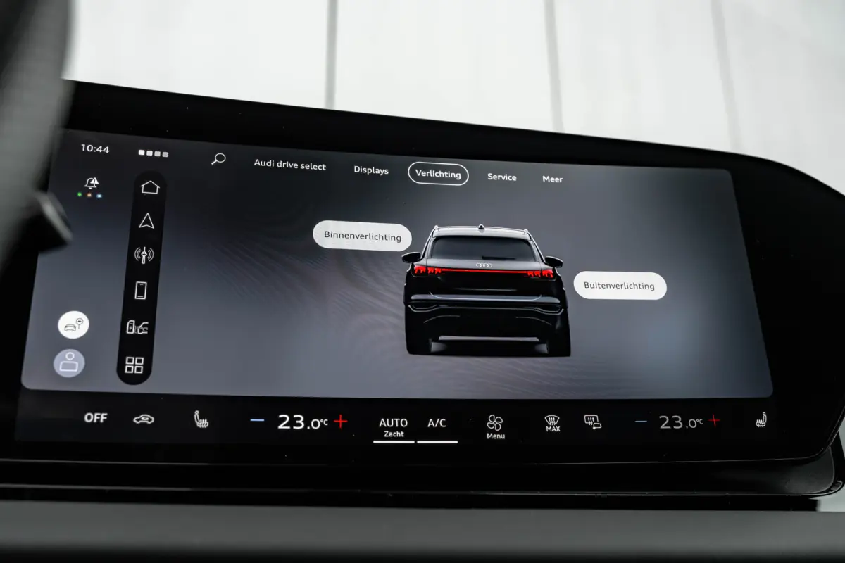 S edition 83 kWh / 252 pk | Adaptive air suspension | Adaptive cruise control | Audi sound system
