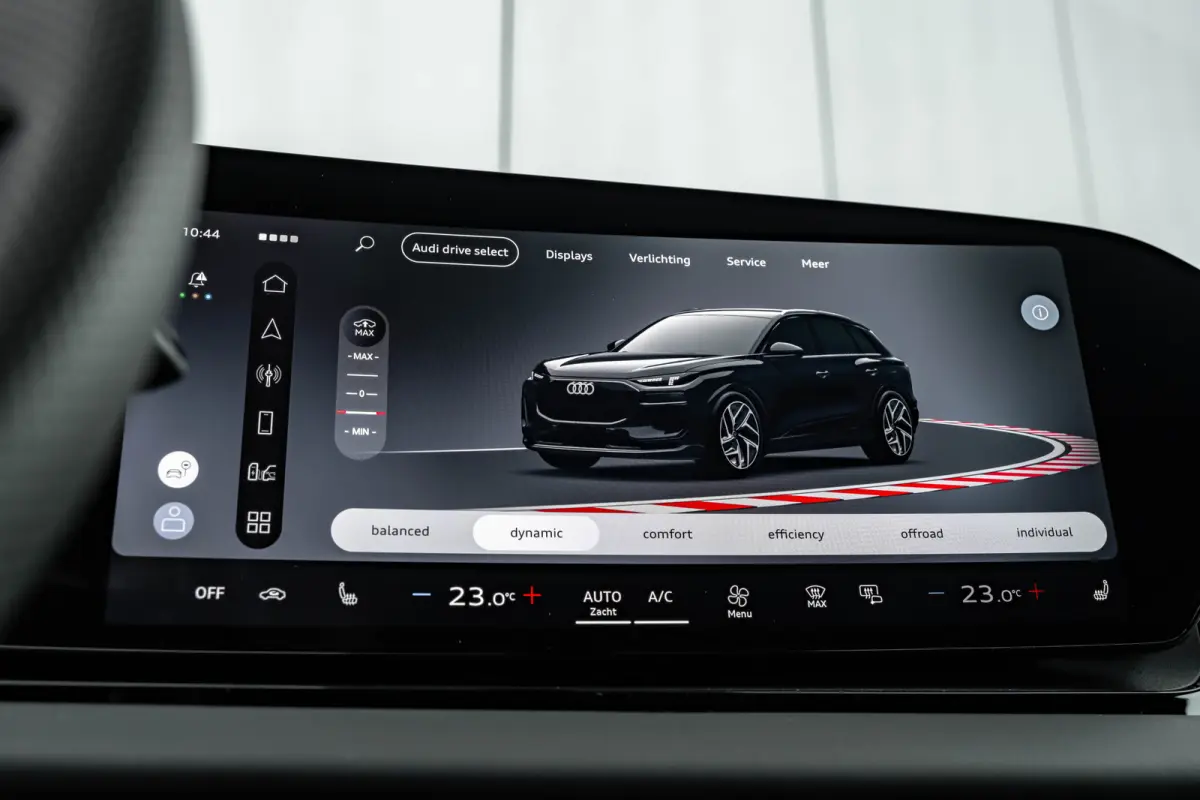 S edition 83 kWh / 252 pk | Adaptive air suspension | Adaptive cruise control | Audi sound system