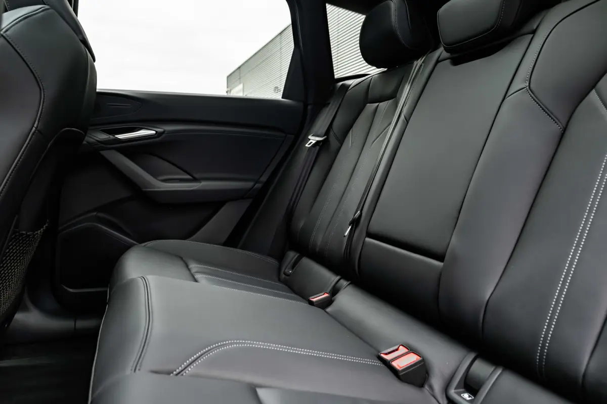 S edition 83 kWh / 252 pk | Adaptive air suspension | Adaptive cruise control | Audi sound system